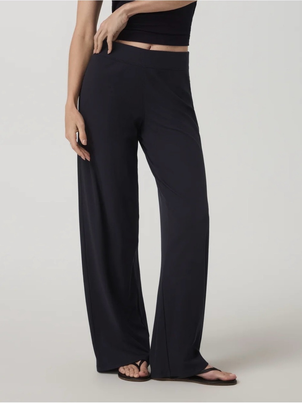 Vuori Women’s Pose Rib Wide Leg Sweatpants - Black Medium NWOT